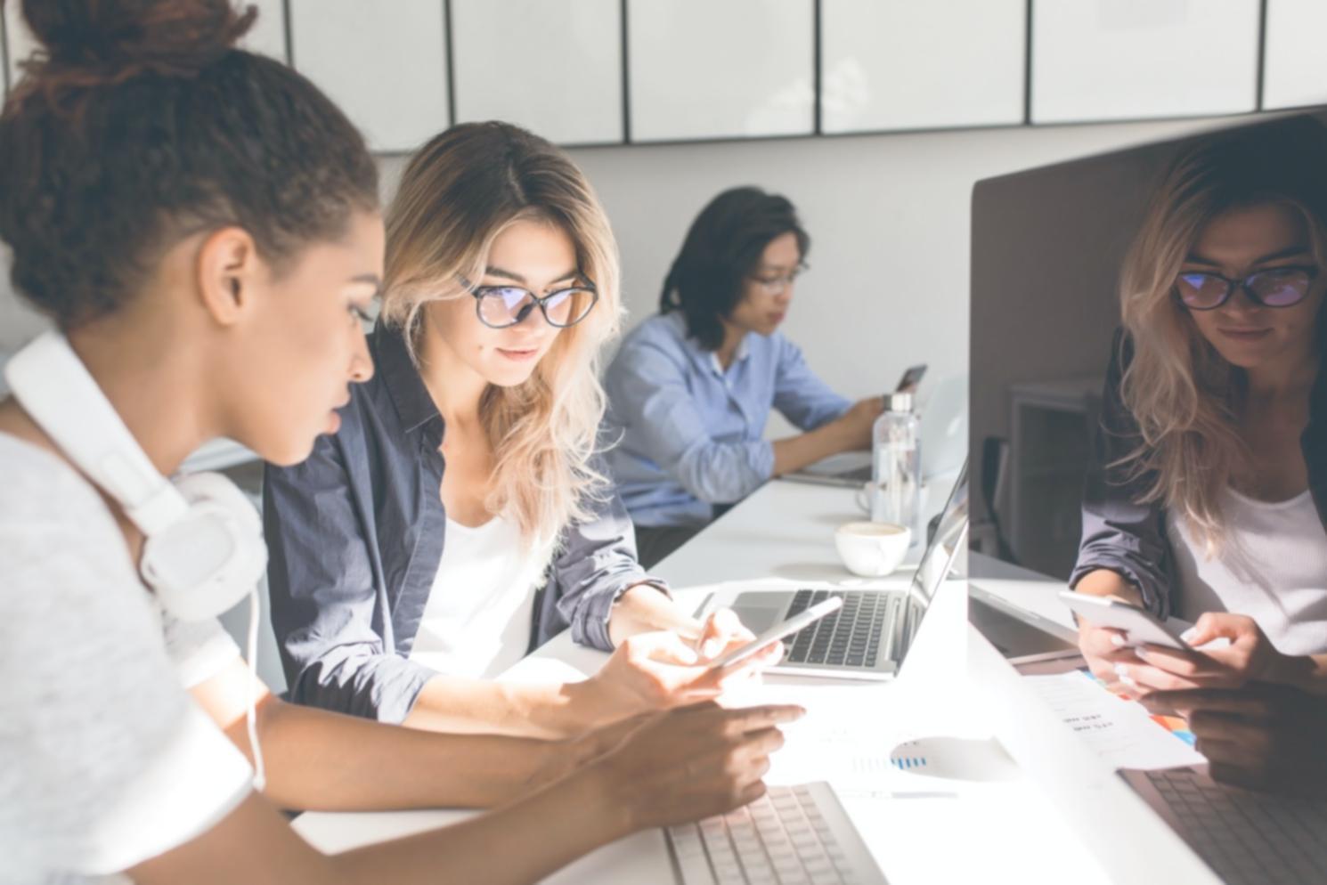 Technical analysis chart showing support and resistance levels with candlestick patterns